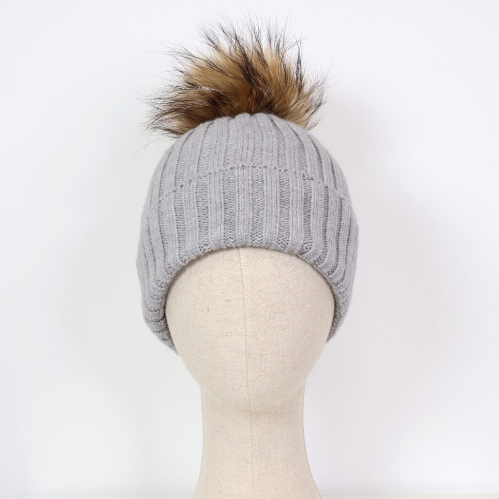 Gorro Pompón Gris Claro