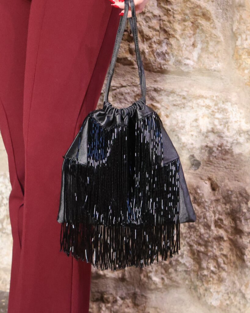 Bombonera Flecos Negra