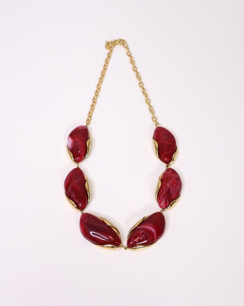 Collar piedras burdeos