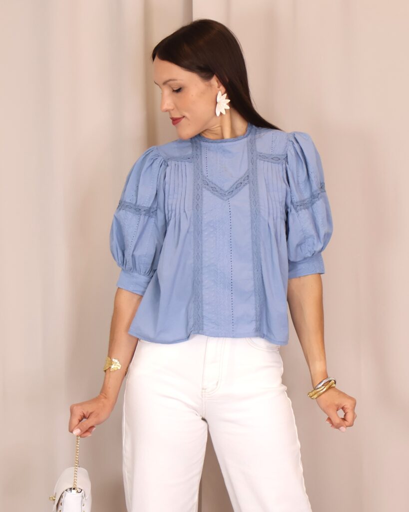 Blusa Bordada Celeste