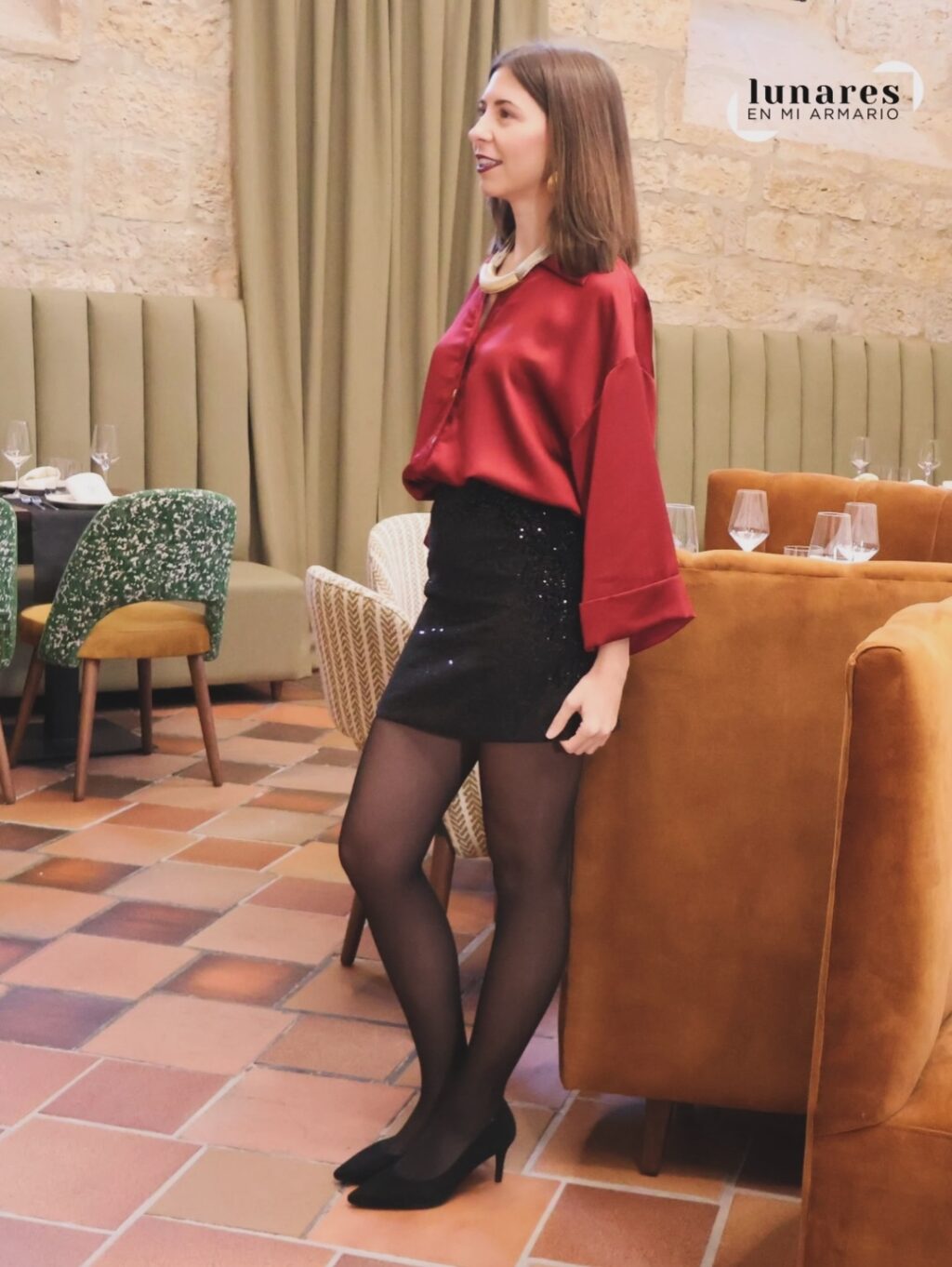 Instagram post from lunaresenmiarmario. This post is in position 3.