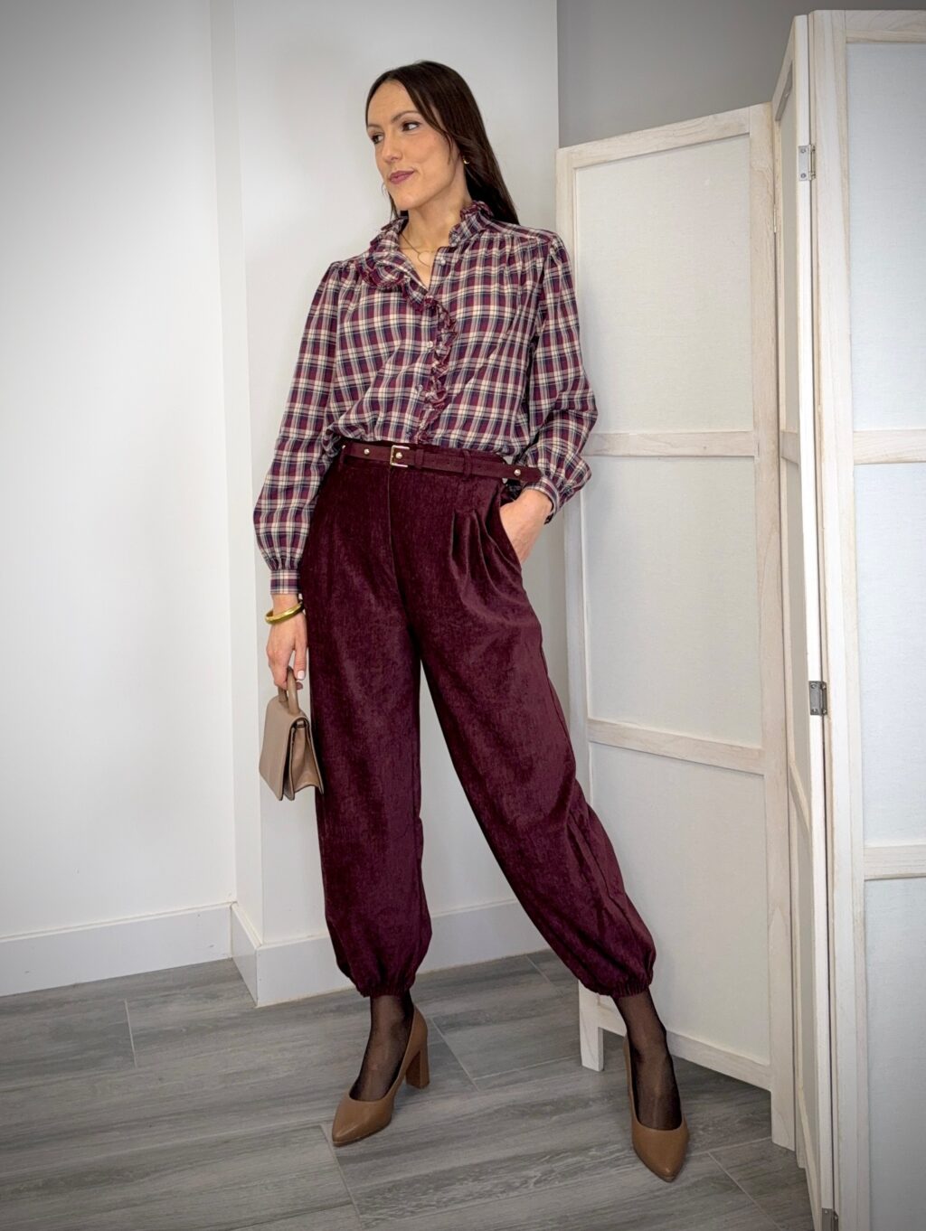 Instagram post from lunaresenmiarmario. This post is in position 7.