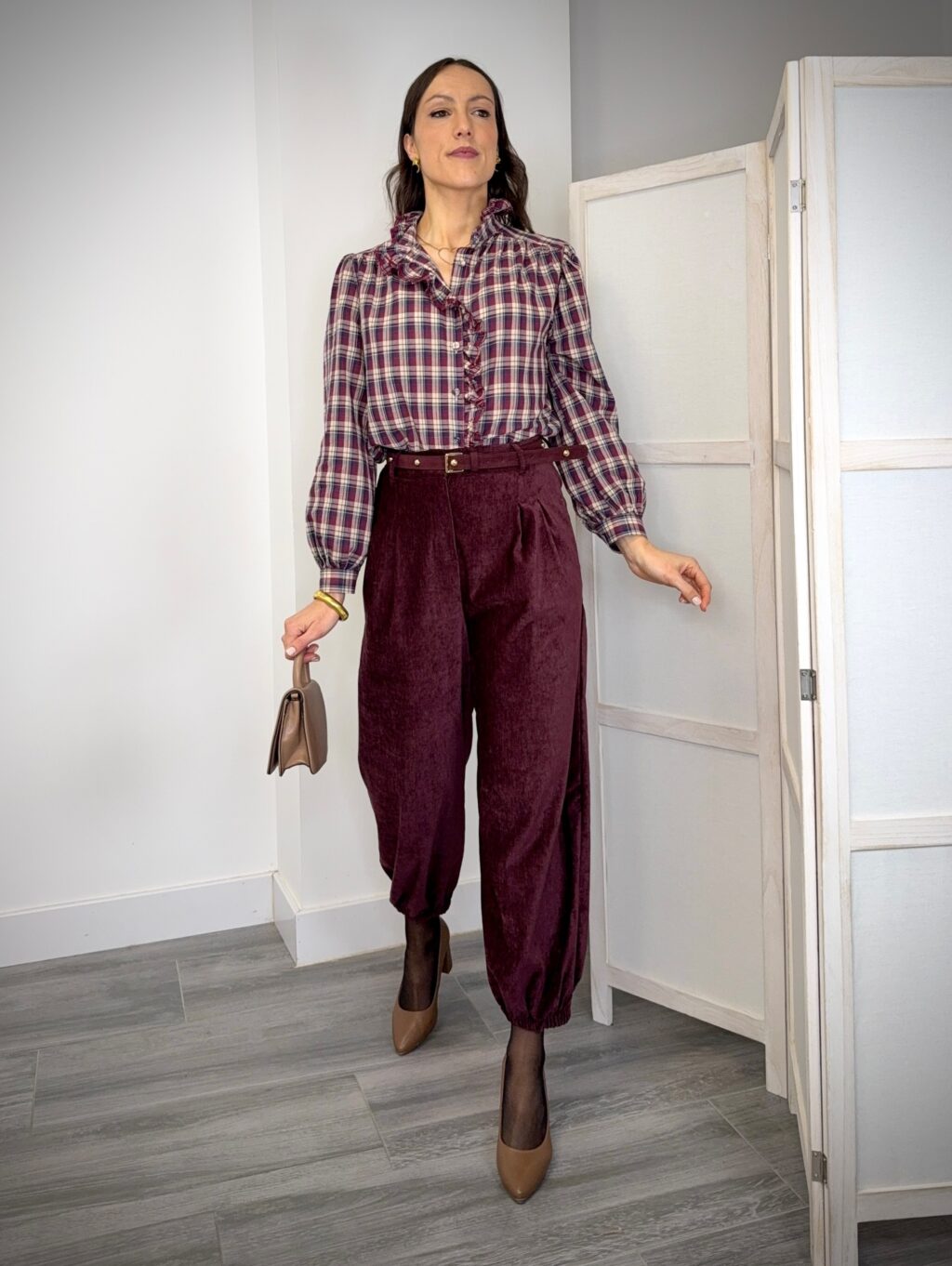 Instagram post from lunaresenmiarmario. This post is in position 3.