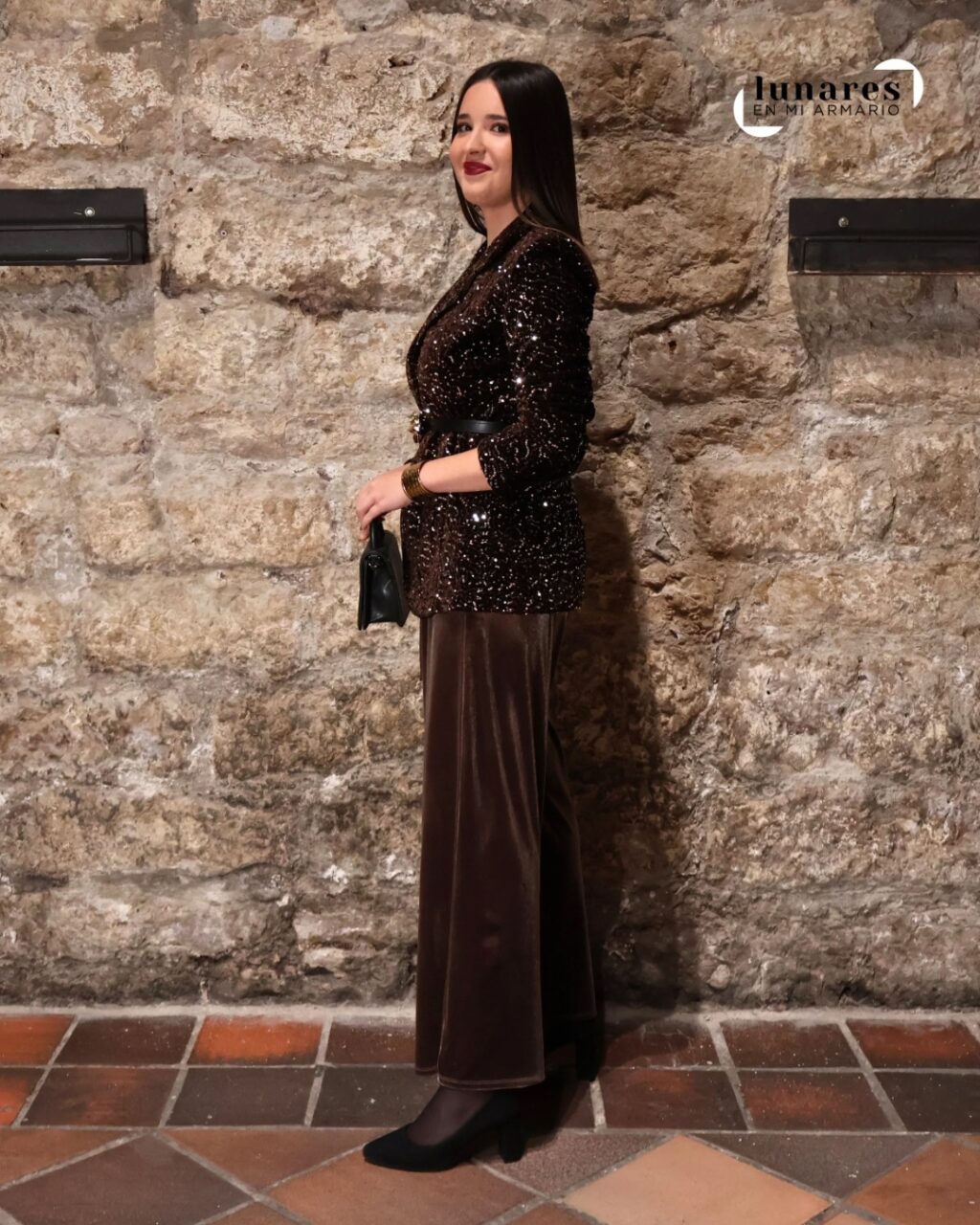 Instagram post from lunaresenmiarmario. This post is in position 6.