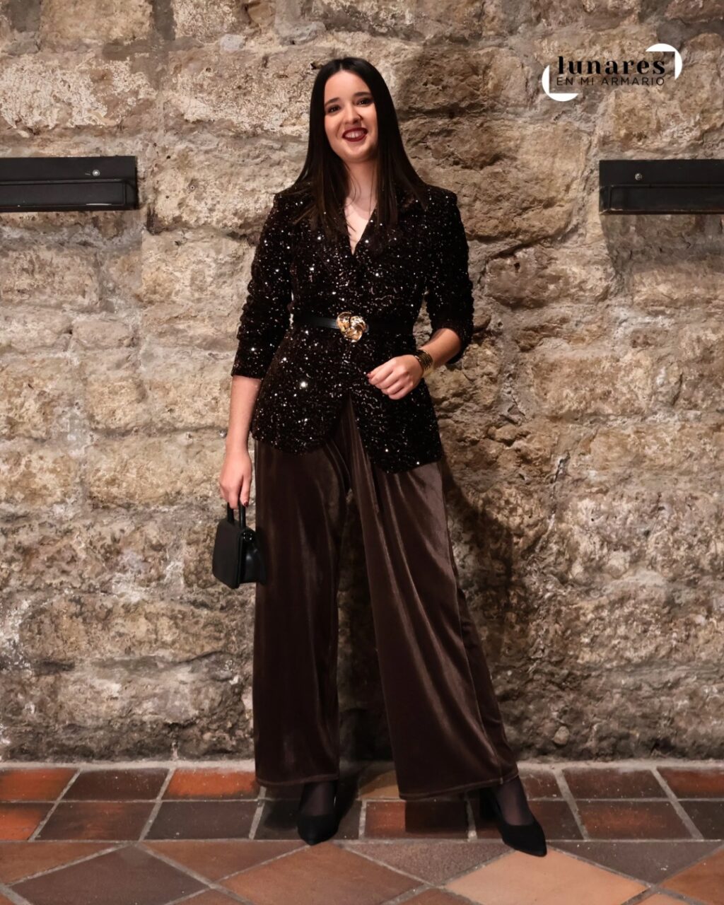 Instagram post from lunaresenmiarmario. This post is in position 0.