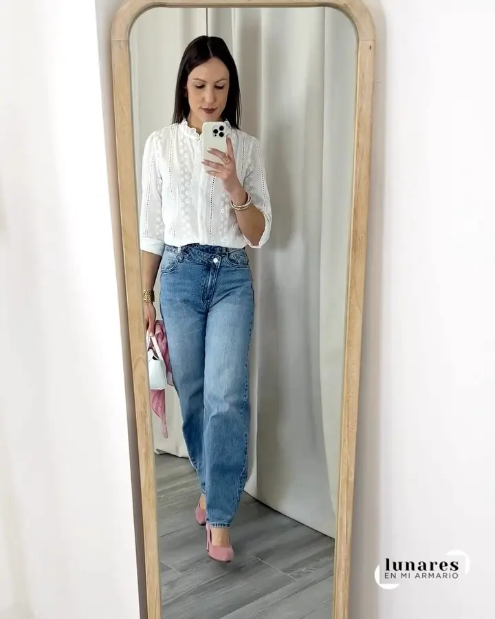 Instagram post from lunaresenmiarmario. This post is in position 2.