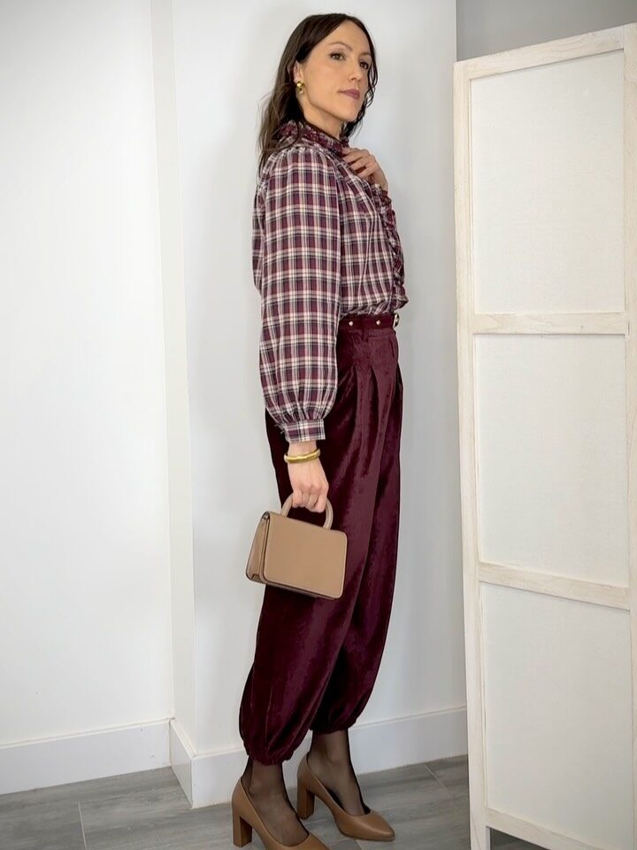 Instagram post from lunaresenmiarmario. This post is in position 2.