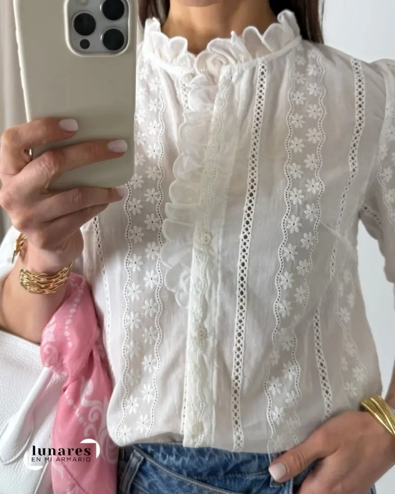 Instagram post from lunaresenmiarmario. This post is in position 3.