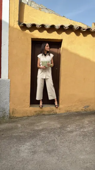 Instagram post from lunaresenmiarmario. This post is in position 1.