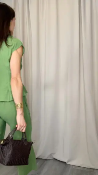 Instagram post from lunaresenmiarmario. This post is in position 2.