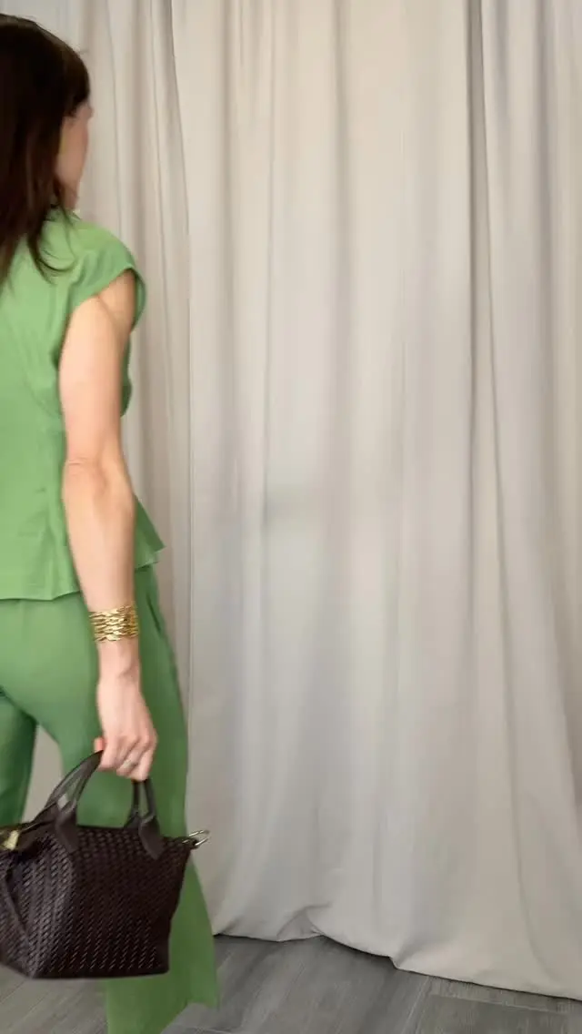 Instagram post from lunaresenmiarmario. This post is in position 1.