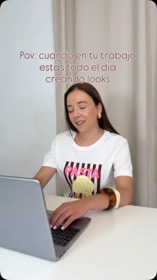 Instagram post from lunaresenmiarmario. This post is in position 1.