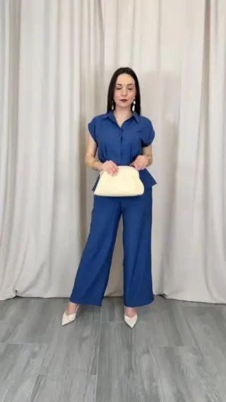 Instagram post from lunaresenmiarmario. This post is in position 2.