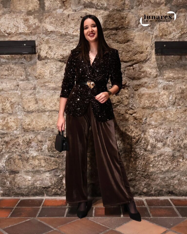 Instagram post from lunaresenmiarmario. This post is in position 3.