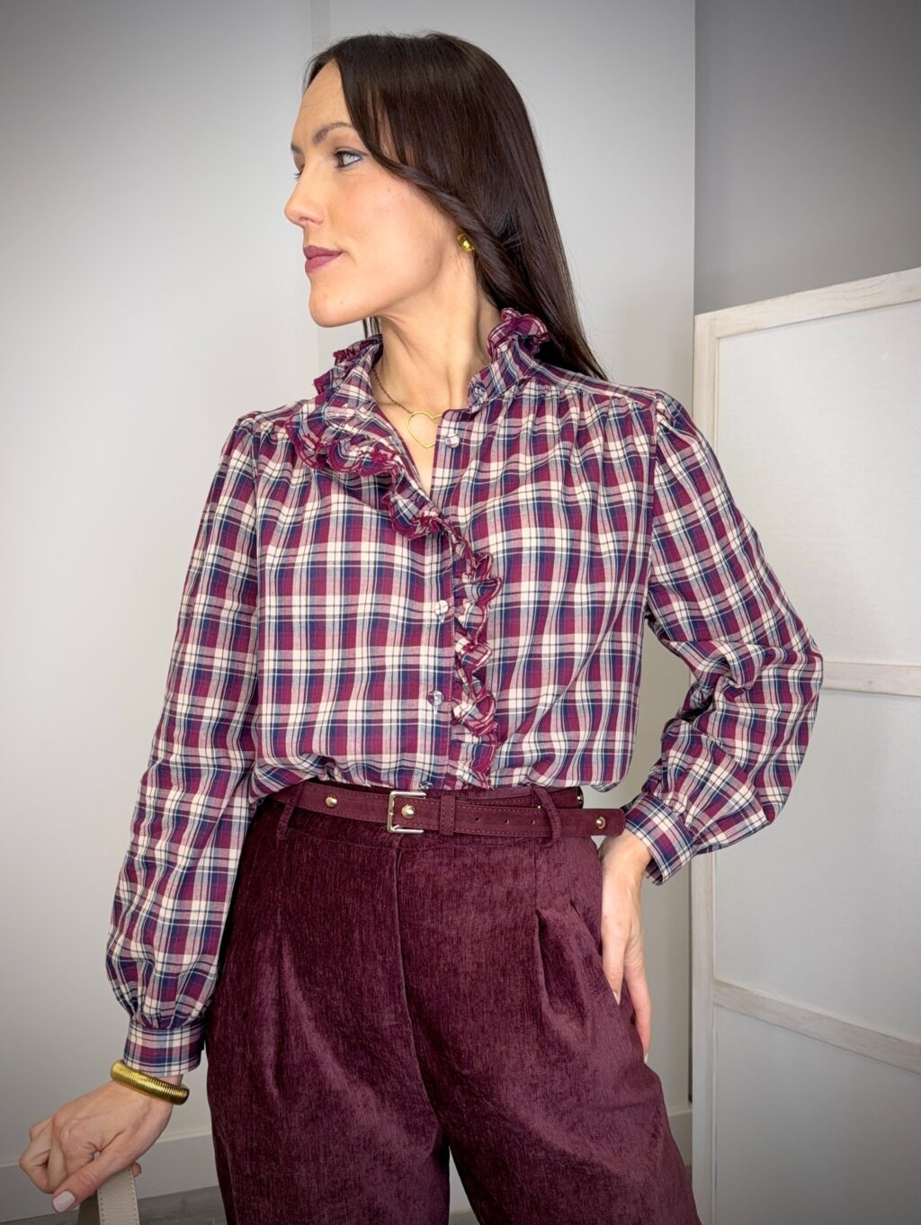 Instagram post from lunaresenmiarmario. This post is in position 4.